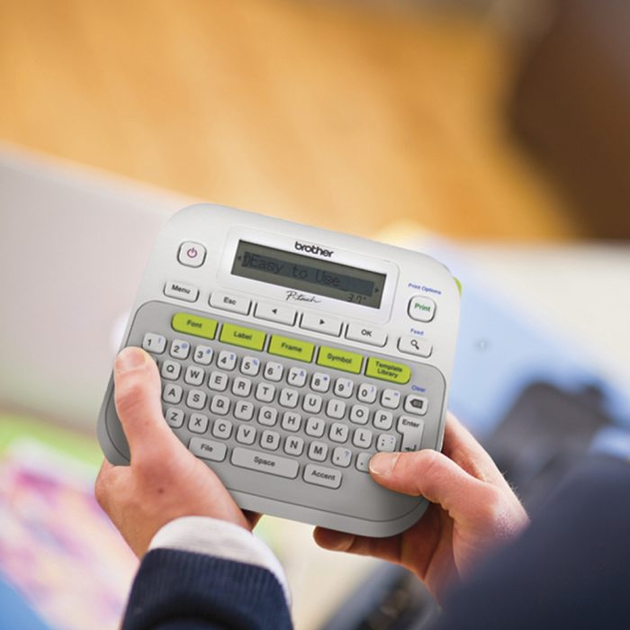 Rotulador Eletrônico Portátil, até 12mm, teclado QWERTY, Branco, PTD210 - Brother