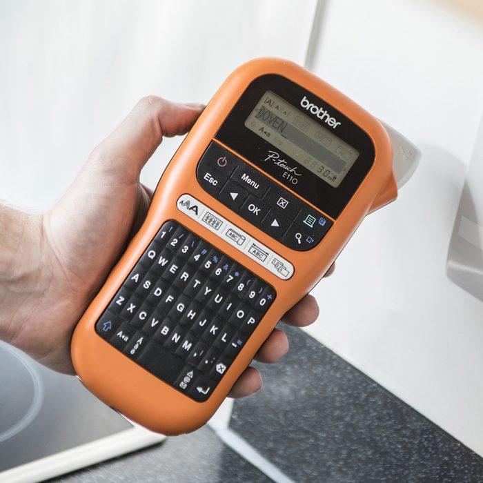 Rotulador Eletrônico Portátil, até 12mm, Teclado QWERTY, Laranja, PTE110 - Brother